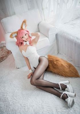 美女被改造成宠物_1080免费在线观看