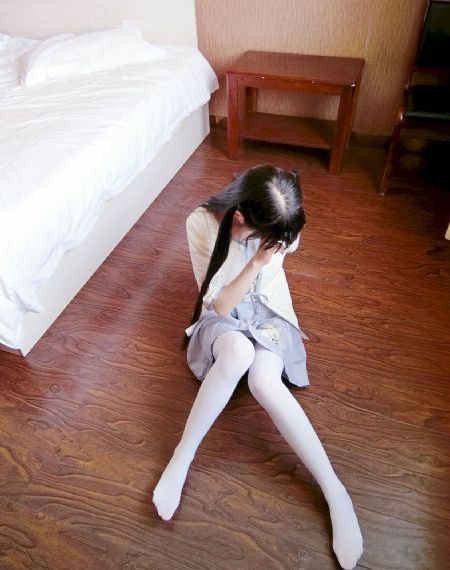 《年轻漂亮的老师2中文版》谍战剧_在线手机观看